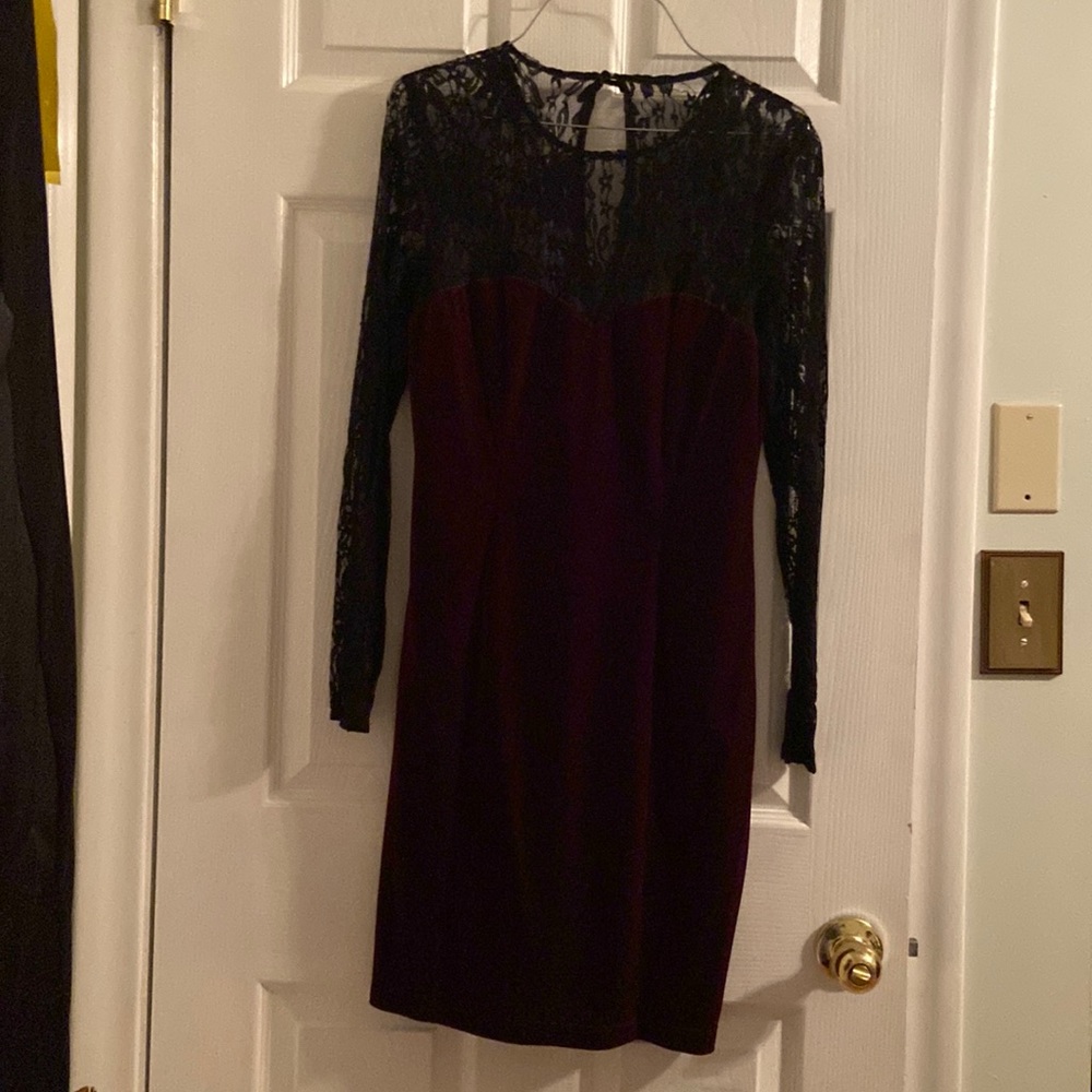 This woman dress by Michele 80h80t